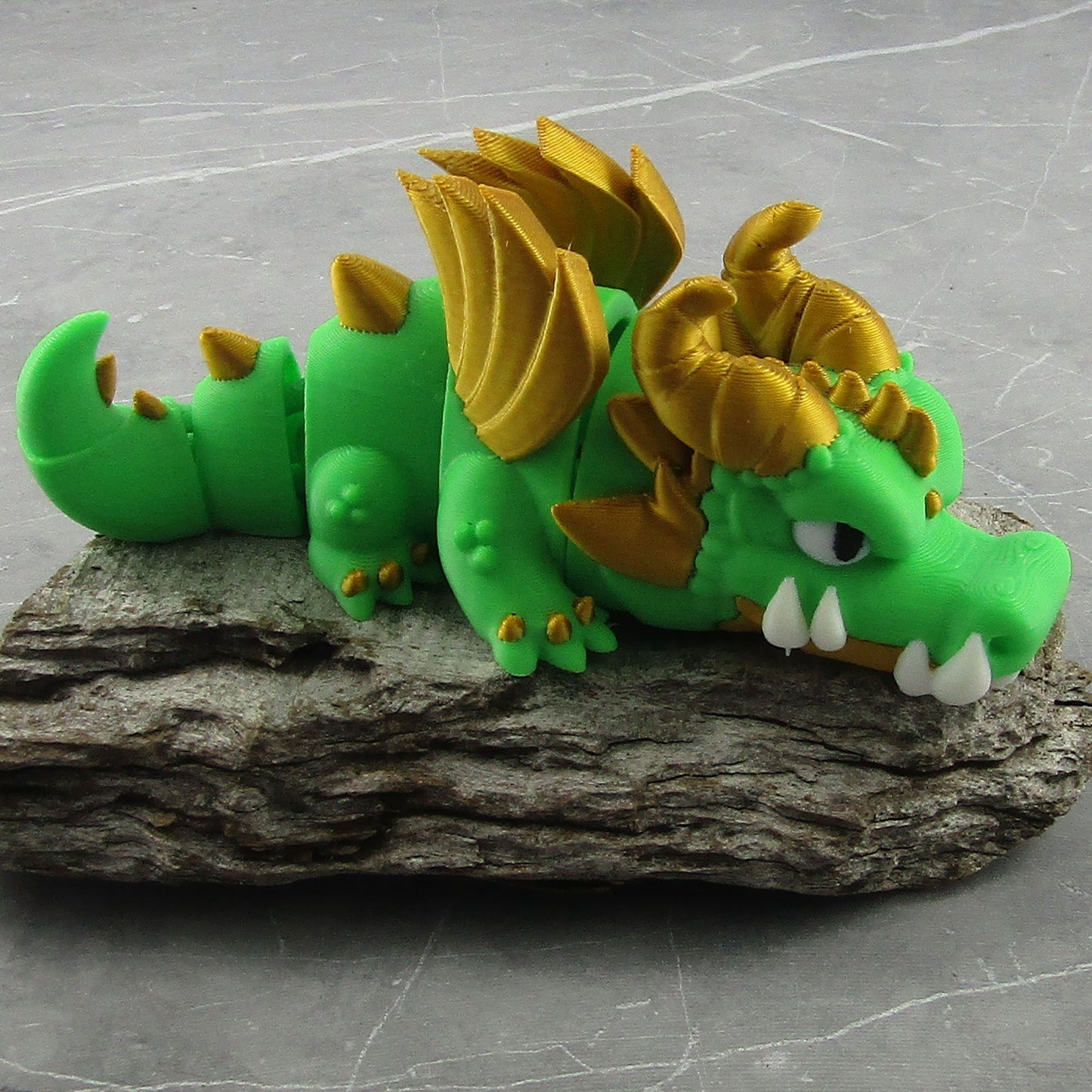 Articulated Emerald Dragon 3D 117mm Dragon Fidget Toy Desk Decor