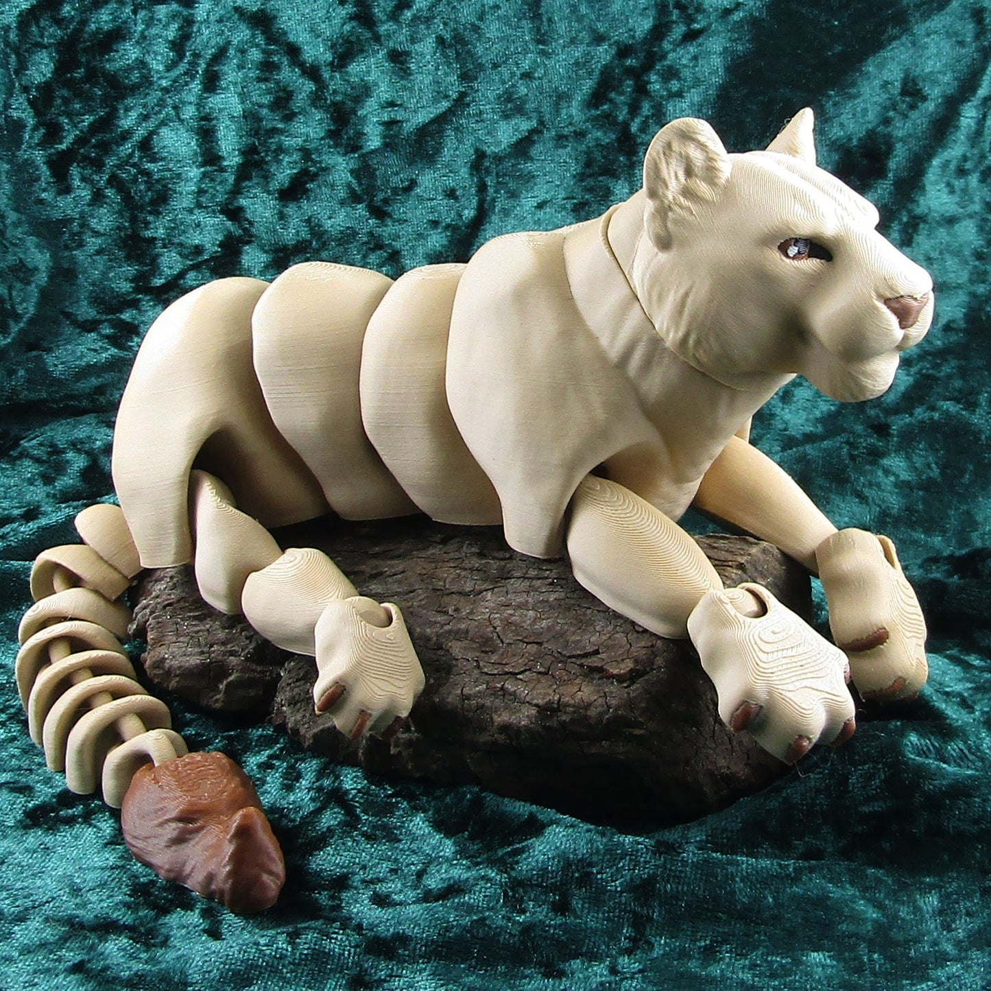 Articulated Posable Lioness Big Cat 3D Fidget Toy Desk Decoration Pick Size