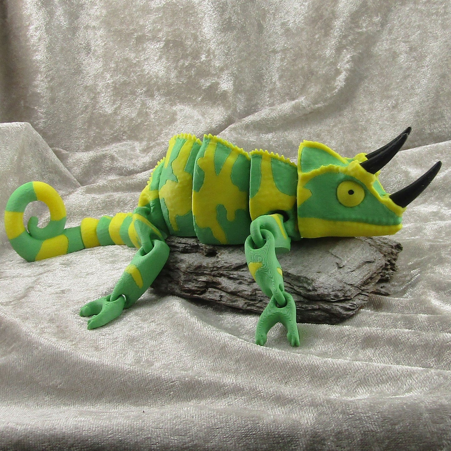 3D Printed Horned Chameleon | 290 mm Reptile Figurine | Realistic Lizard Model